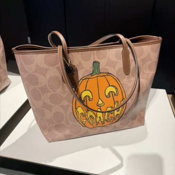 Coach City Tote Bag Signature Canvas Halloween Print CCE70 Gold/Tan 2025 - Picture 1 of 4